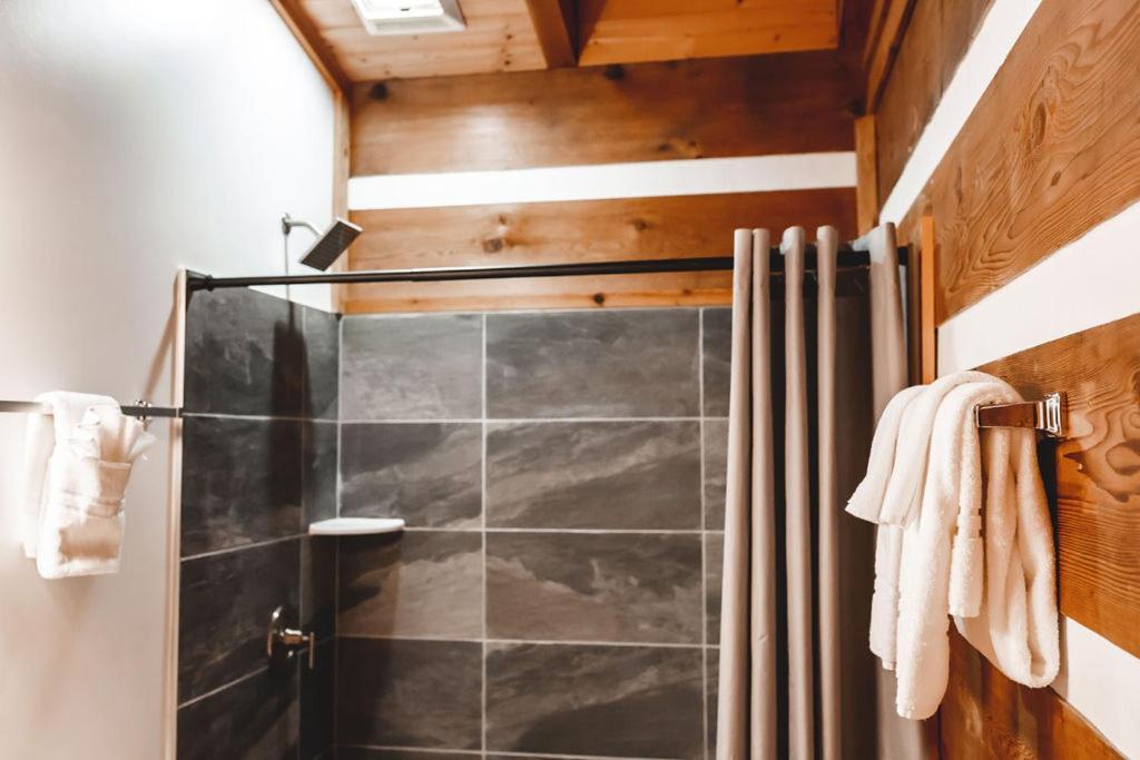 Wolf Creek Cabin At 36 North - Hot Tub Purlear Exterior photo